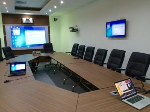 makro-sala-de-reuniones-soporte-multimedia-2